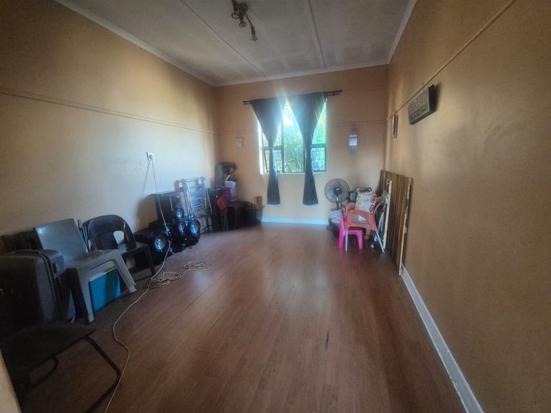 3 Bedroom House for sale in Austerville R650,000 - Photo 6