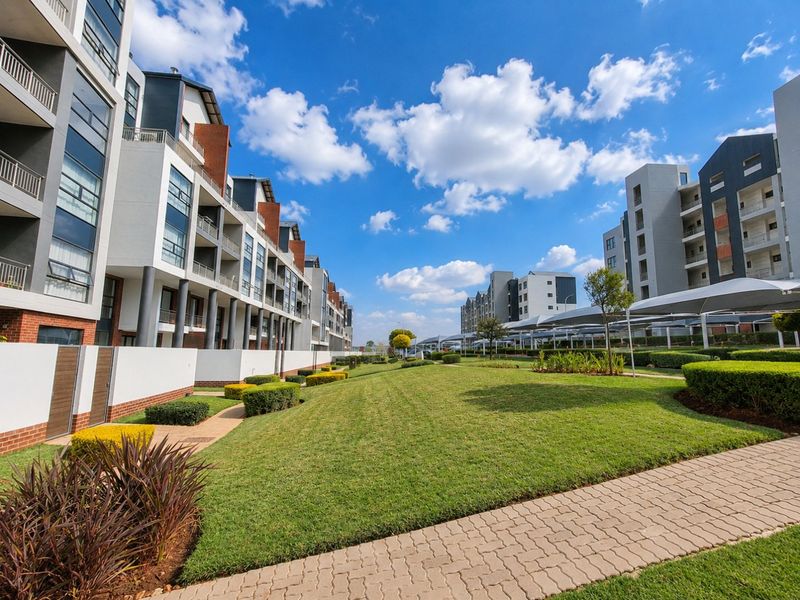North facing haven in Greenstone Hill - Photo 1