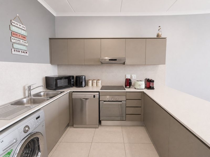 North facing haven in Greenstone Hill - Photo 3