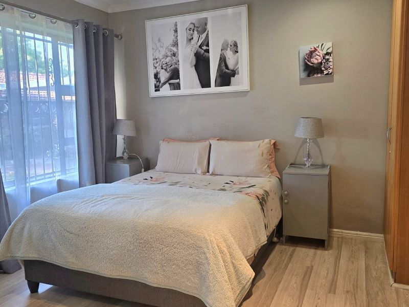 PICTURE PERFECT TOWNHOUSE IN POPULAR COMPLEX IN THE HEART OF FAERIE GLEN - Photo 4