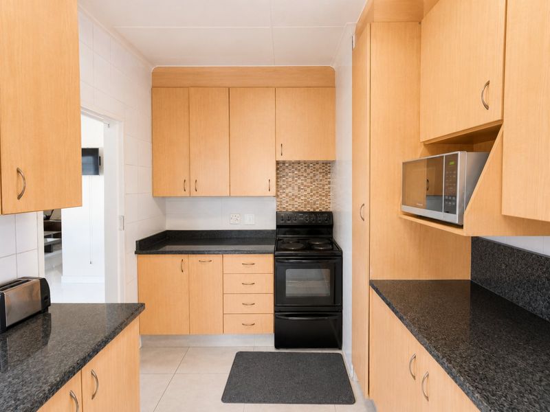 Spacious family home with granny flat in Esther Park - Photo 9