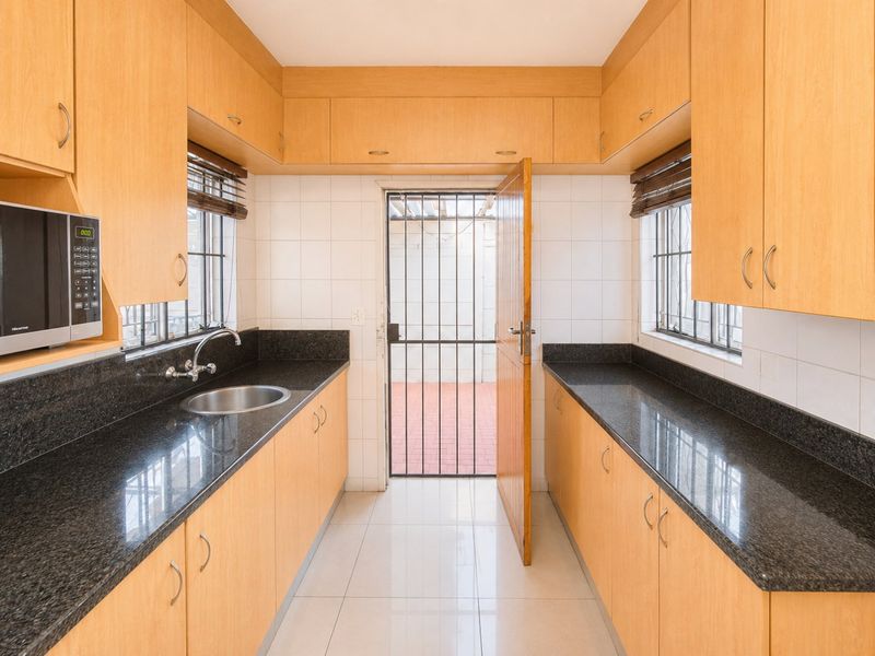 Spacious family home with granny flat in Esther Park - Photo 8