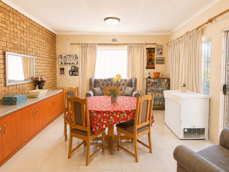 Spacious family home with granny flat in Esther Park - Photo 6