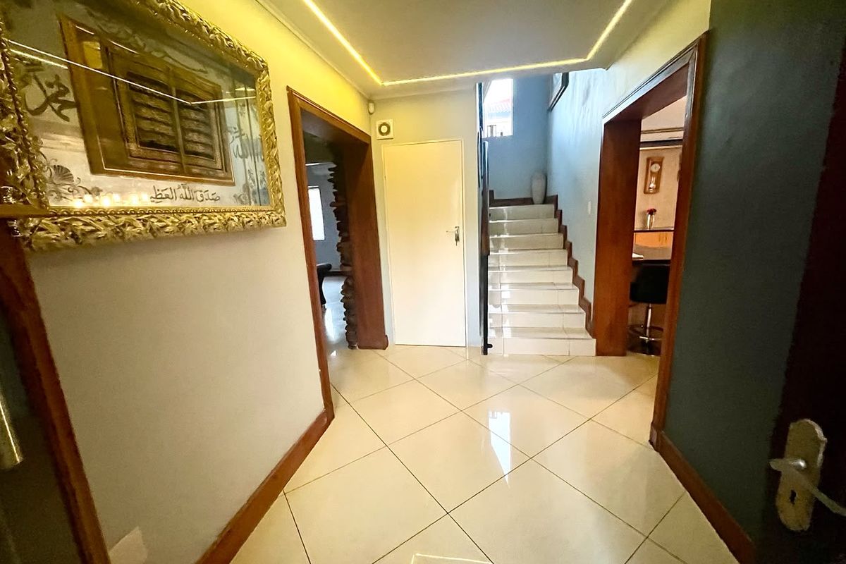 Timeless Elegance Meets Modern Family Living - Photo 5
