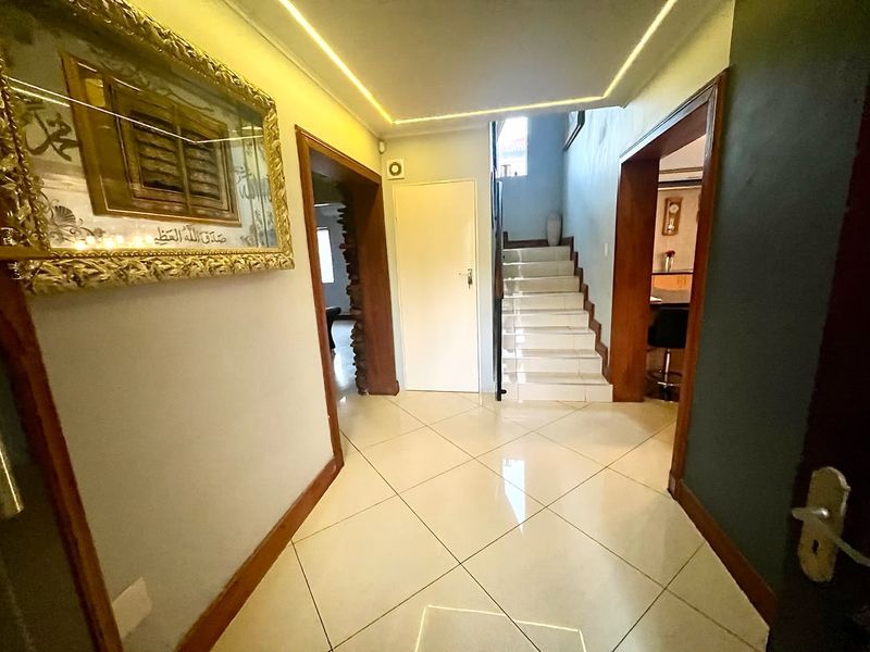Timeless Elegance Meets Modern Family Living - Photo 5