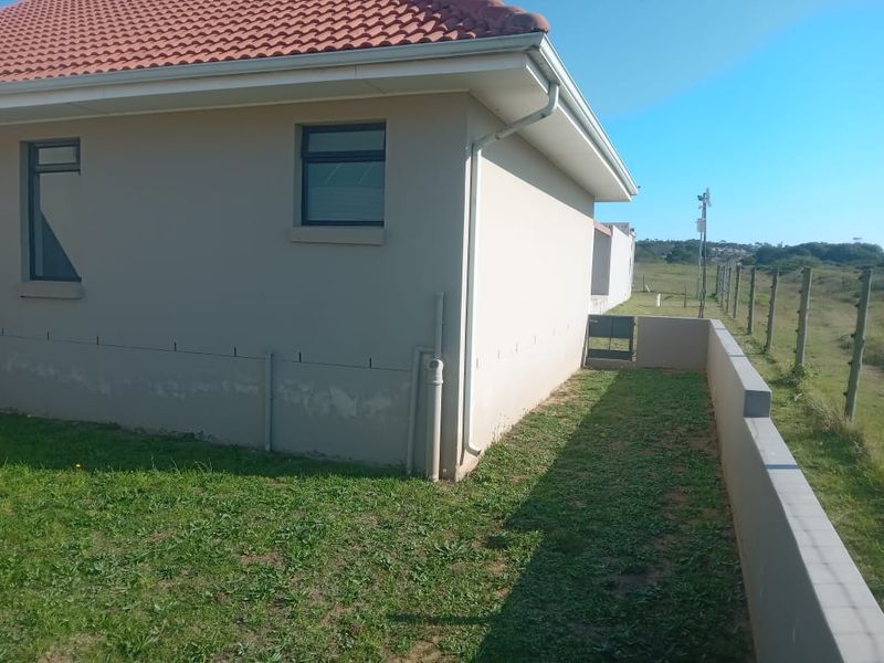Beautiful 3-Bedroom Family Home for Sale in Bushbuck Bend, Kidd's Beach - Photo 3