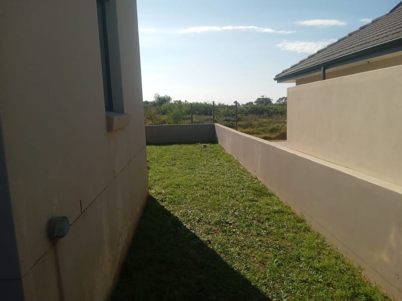 Beautiful 3-Bedroom Family Home for Sale in Bushbuck Bend, Kidd's Beach - Photo 4