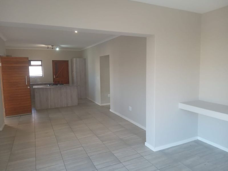 Beautiful 3-Bedroom Family Home for Sale in Bushbuck Bend, Kidd's Beach - Photo 6