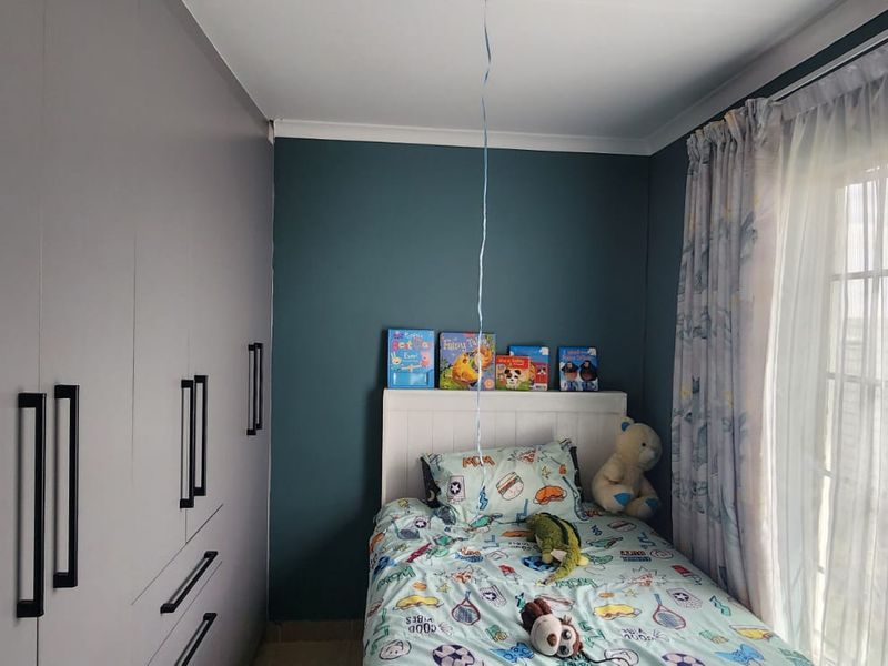Modern Family Home 4 Sale - Photo 9
