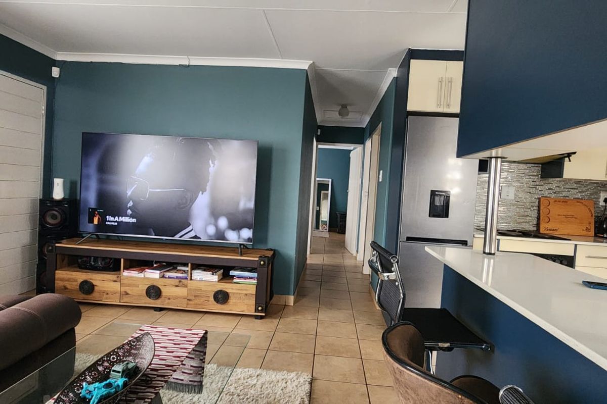 Modern Family Home 4 Sale - Photo 3