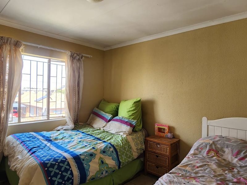 Cozy Family Home up for grabs - Photo 8