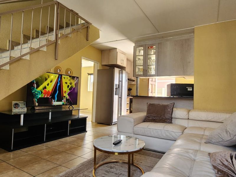 Cozy Family Home up for grabs - Photo 7