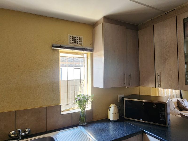 Cozy Family Home up for grabs - Photo 5