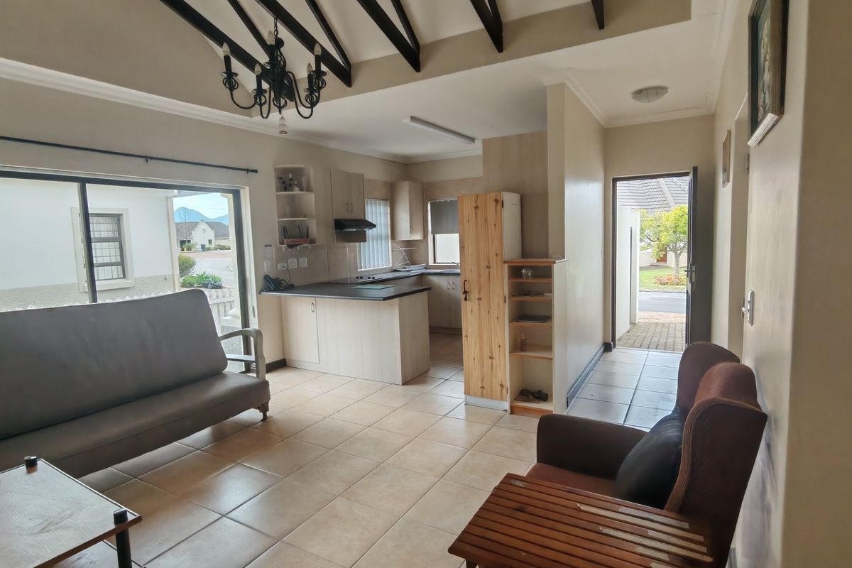 2-Bedroom Apartment in Retirement Estate, Blue Mountain Village - Photo 5
