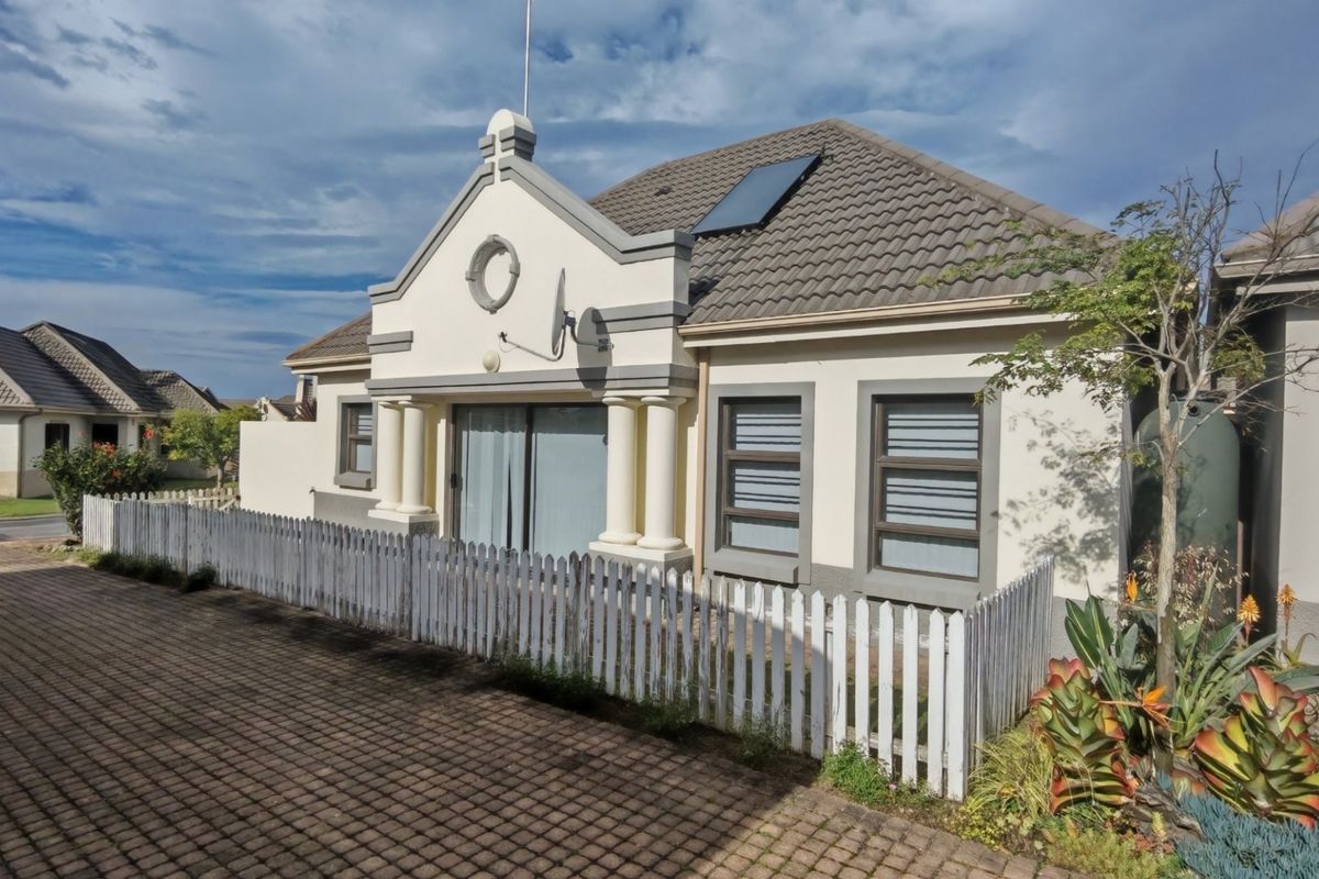 2-Bedroom Apartment in Retirement Estate, Blue Mountain Village - Photo 2