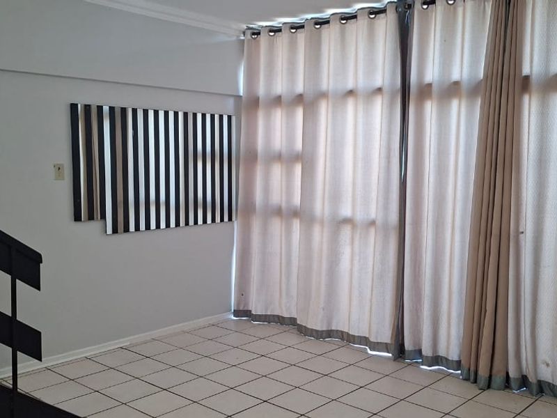 Sunny open plan flat in Southernwood  - Photo 3