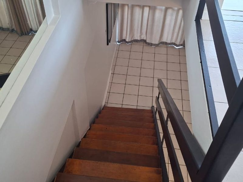 Sunny open plan flat in Southernwood  - Photo 5