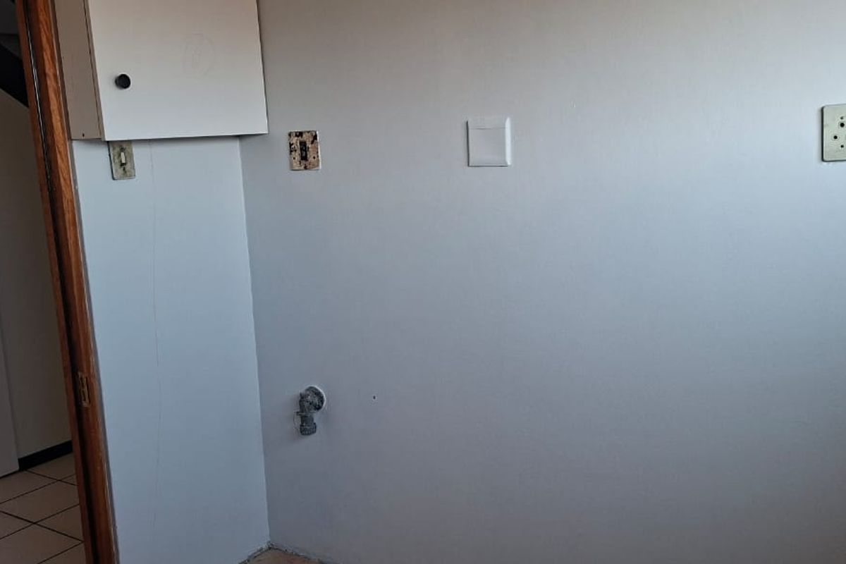 Sunny open plan flat in Southernwood  - Photo 4
