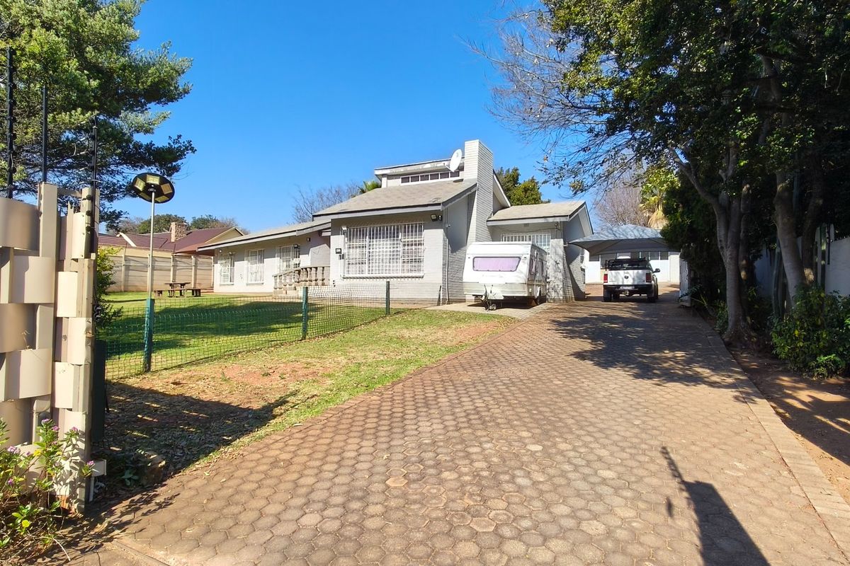 Family haven in Noordheuwel with modern comforts - Photo 2