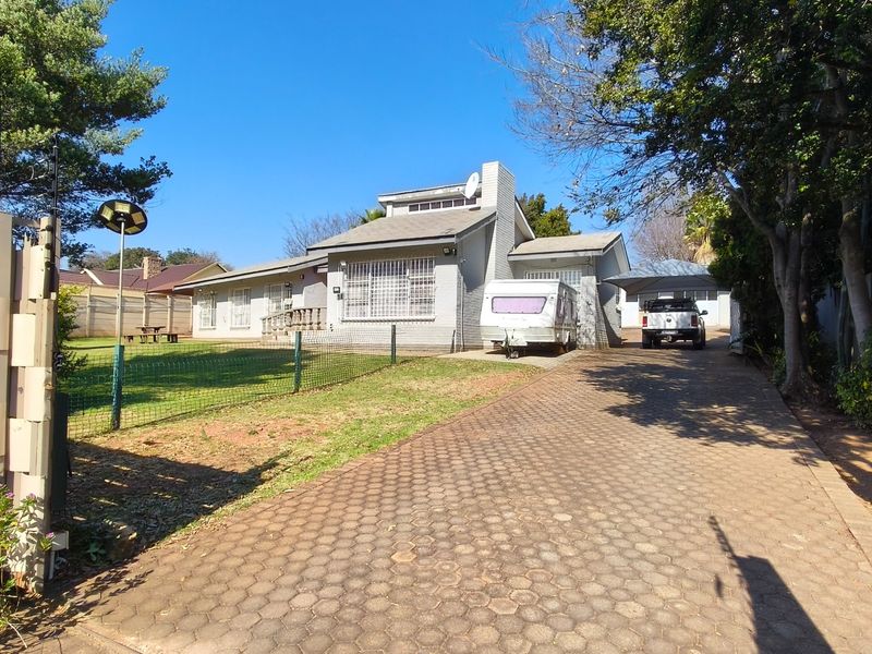 Family haven in Noordheuwel with modern comforts - Photo 2
