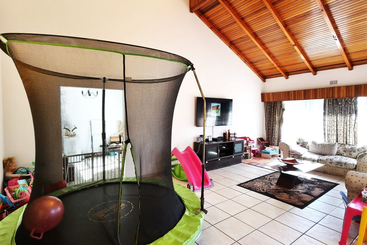 Family haven in Noordheuwel with modern comforts - Photo 5