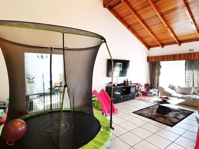Family haven in Noordheuwel with modern comforts - Photo 5