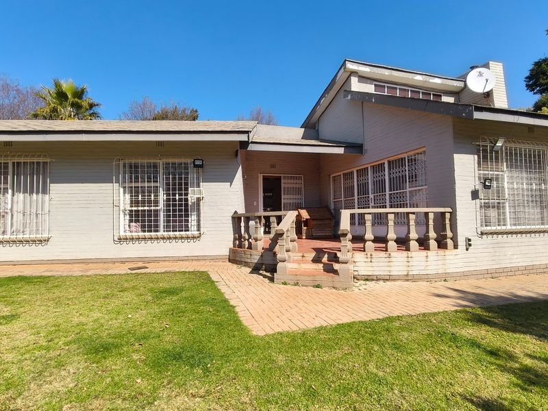 Family haven in Noordheuwel with modern comforts - Photo 1