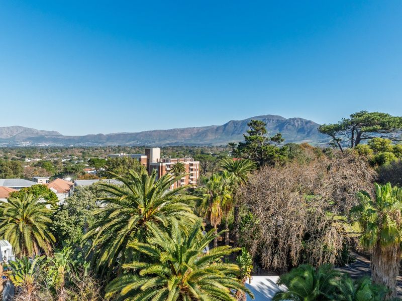 Sweeping False Bay & Table Mountain Views from the Fifth Floor - Photo 3