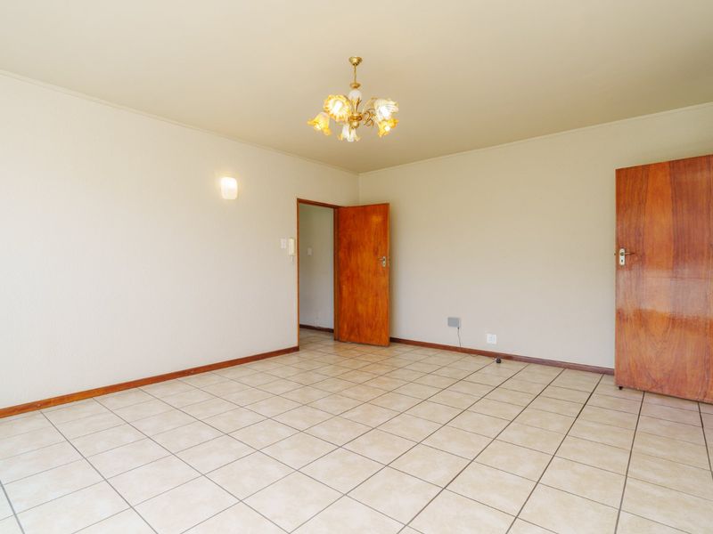 Sweeping False Bay & Table Mountain Views from the Fifth Floor - Photo 8