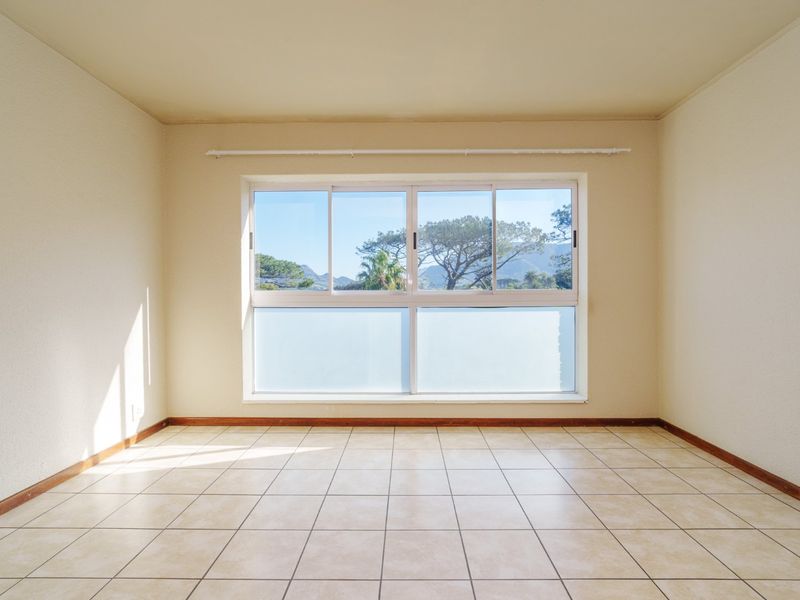 Sweeping False Bay & Table Mountain Views from the Fifth Floor - Photo 6