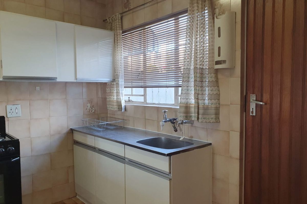 Comfortable, secure duplex with private garden in Edenvale.  - Photo 5