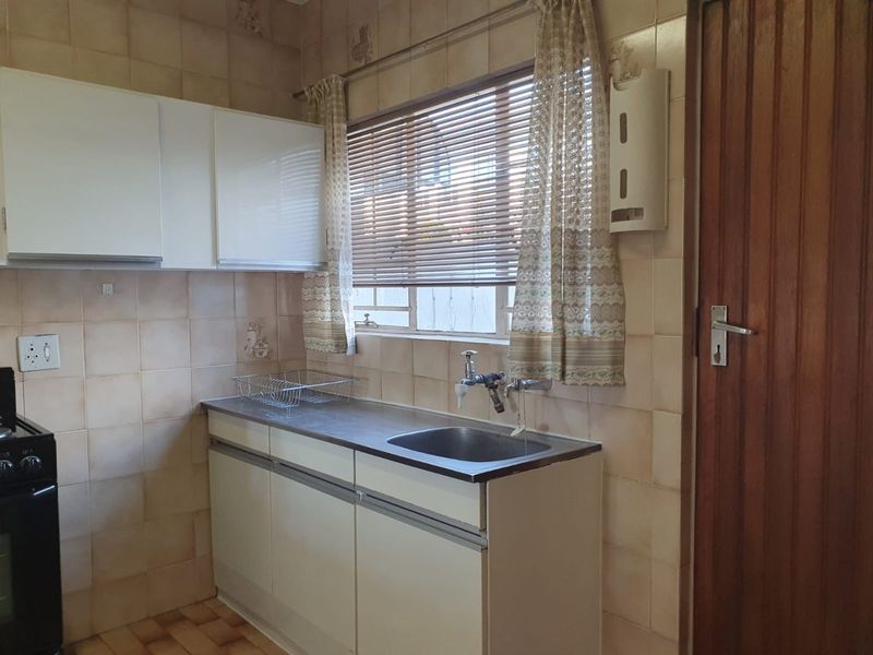 Comfortable, secure duplex with private garden in Edenvale.  - Photo 5