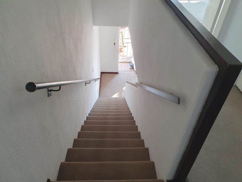 Comfortable, secure duplex with private garden in Edenvale.  - Photo 8