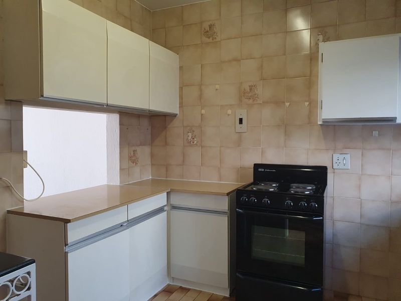 Comfortable, secure duplex with private garden in Edenvale.  - Photo 6