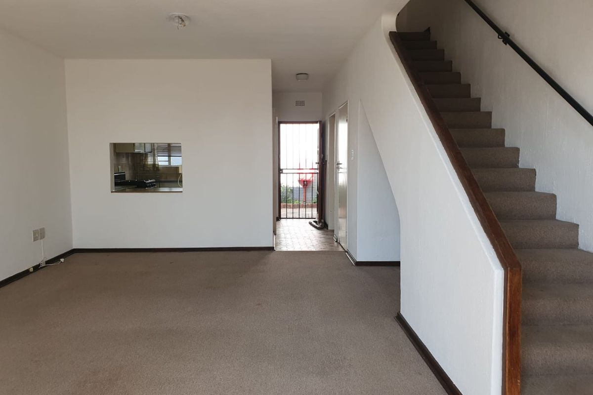 Comfortable, secure duplex with private garden in Edenvale.  - Photo 4