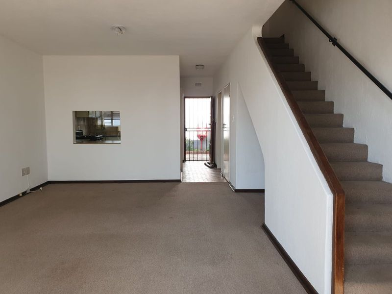 Comfortable, secure duplex with private garden in Edenvale.  - Photo 4