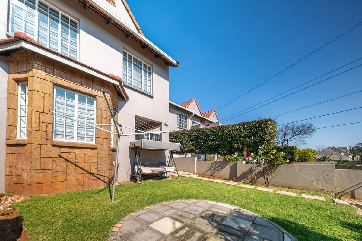Spacious 3 Bedroom Duplex with Private Garden in Brigadoon, Edenglen - Photo 3