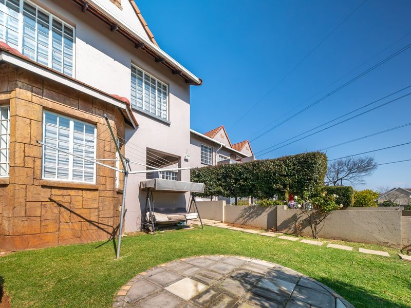 Spacious 3 Bedroom Duplex with Private Garden in Brigadoon, Edenglen - Photo 3