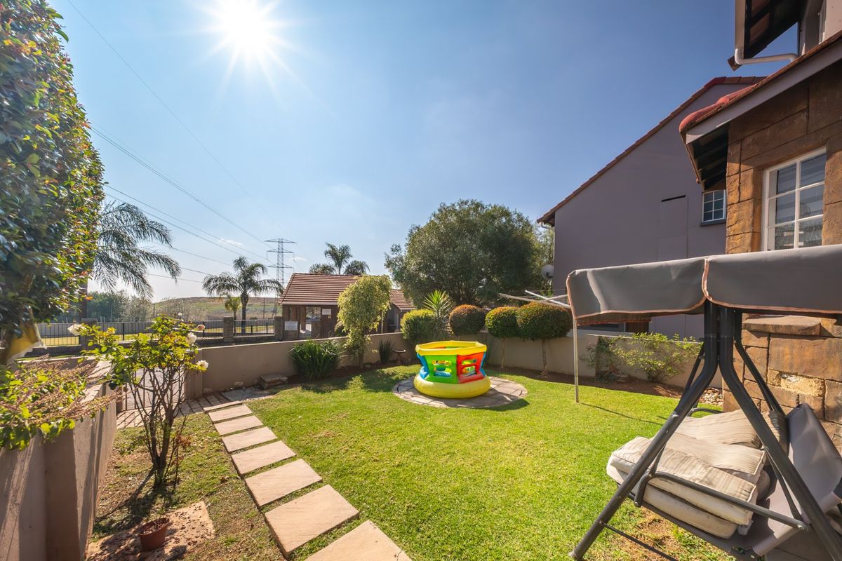 Spacious 3 Bedroom Duplex with Private Garden in Brigadoon, Edenglen - Photo 4