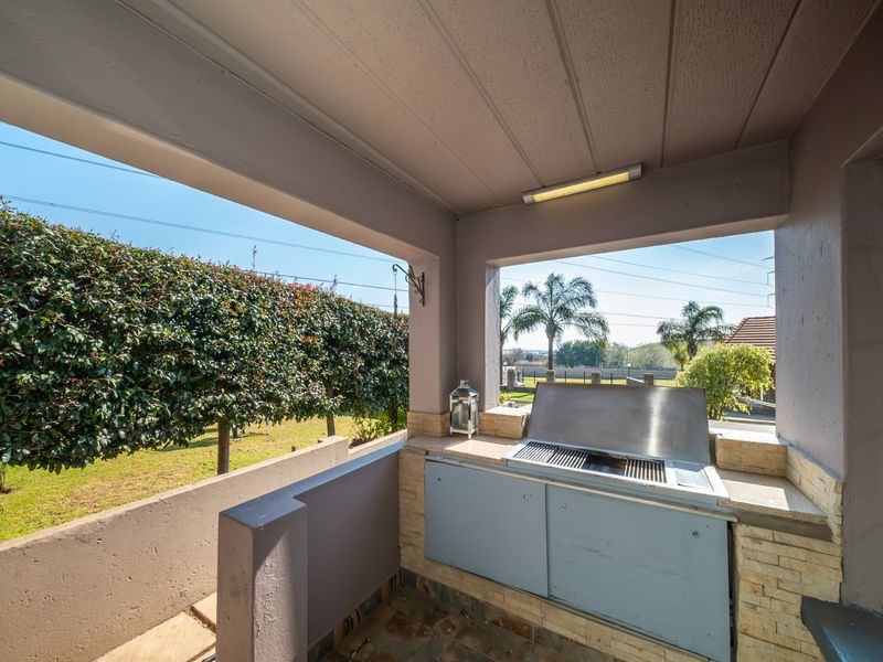 Spacious 3 Bedroom Duplex with Private Garden in Brigadoon, Edenglen - Photo 5