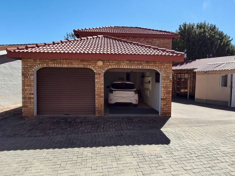 Charming Lock-Up-and-Go Retreat in Secure Misty Bay Estate – Vaal Dam - Photo 3