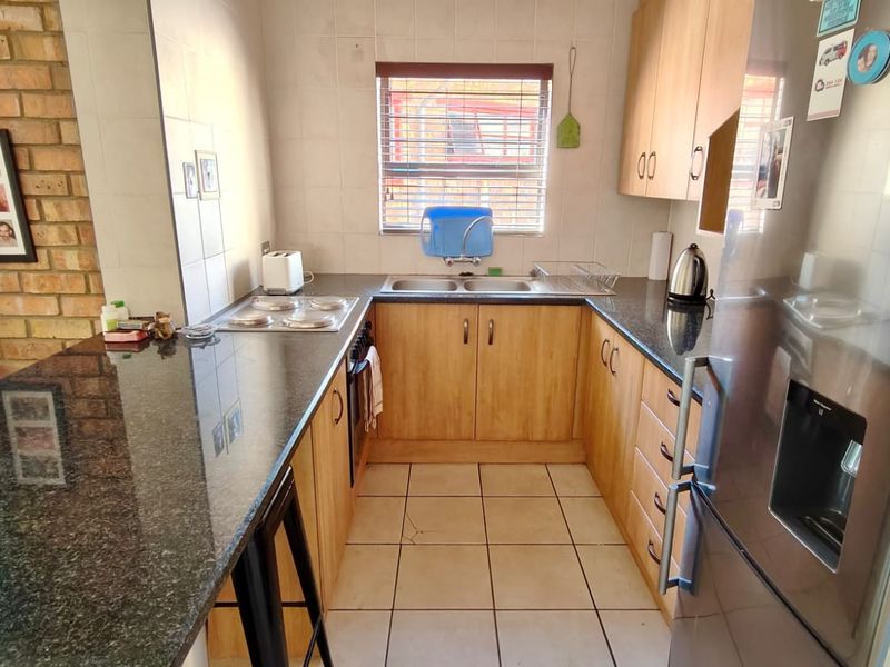 Charming Lock-Up-and-Go Retreat in Secure Misty Bay Estate – Vaal Dam - Photo 4