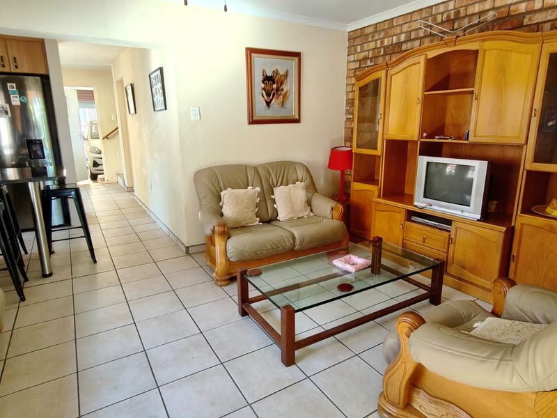 Charming Lock-Up-and-Go Retreat in Secure Misty Bay Estate – Vaal Dam - Photo 8