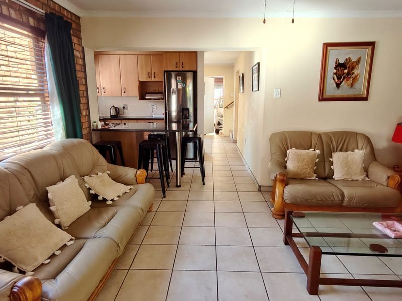 Charming Lock-Up-and-Go Retreat in Secure Misty Bay Estate – Vaal Dam - Photo 6