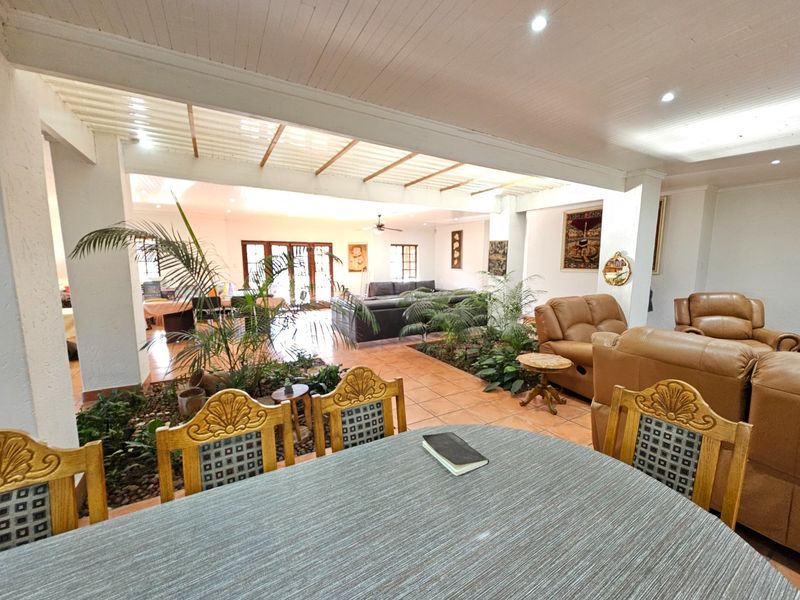 Stunning Modern Home with Exceptional Solar System  - Photo 4