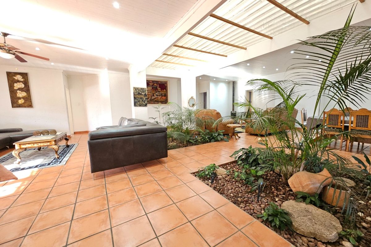 Stunning Modern Home with Exceptional Solar System  - Photo 3