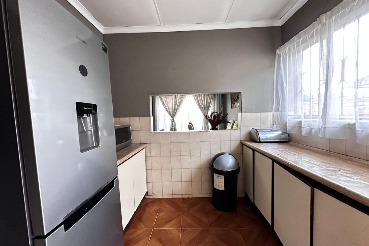 Fully Furnished House available for rental at Protea North - Photo 2
