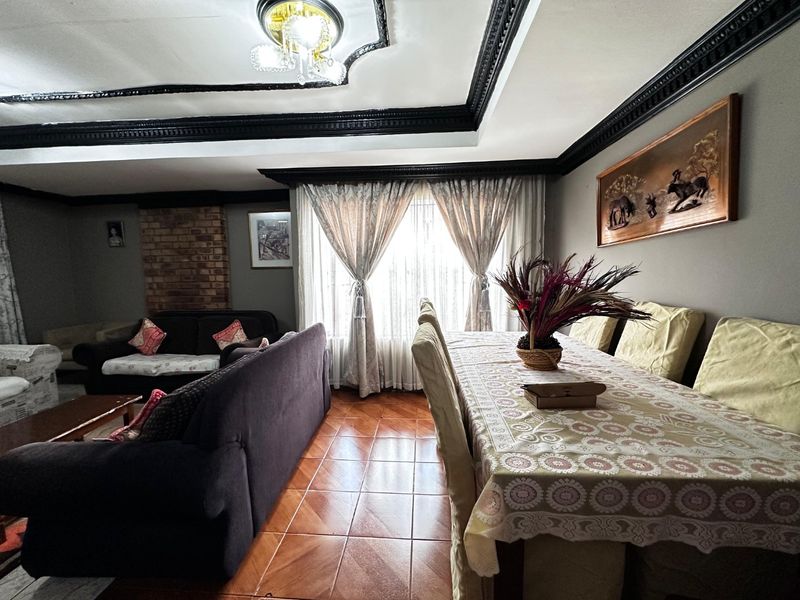 Charming Protea North Family Home for Rent - Photo 3