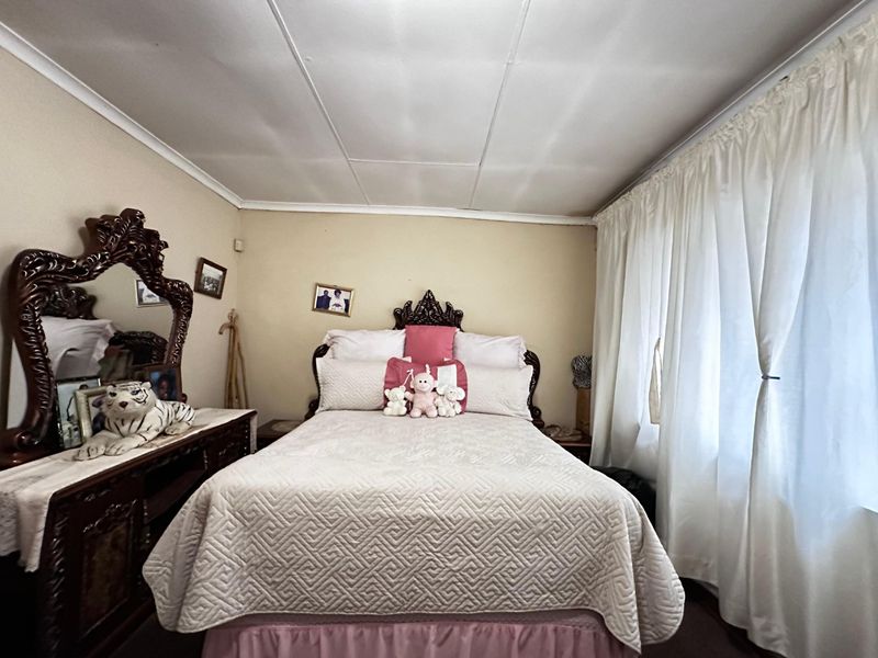 Charming Protea North Family Home for Rent - Photo 8