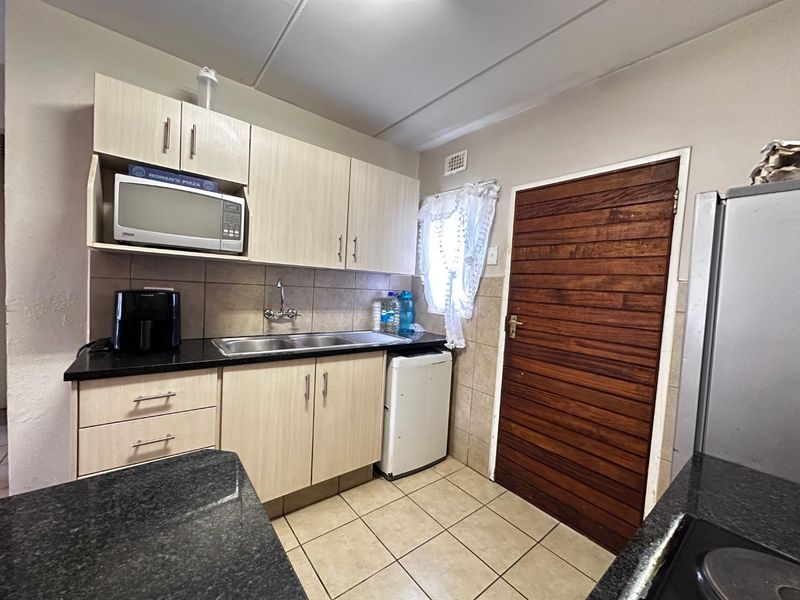2 Bedroom and 1 Bathroom available for you to buy Call us now!! - Photo 1
